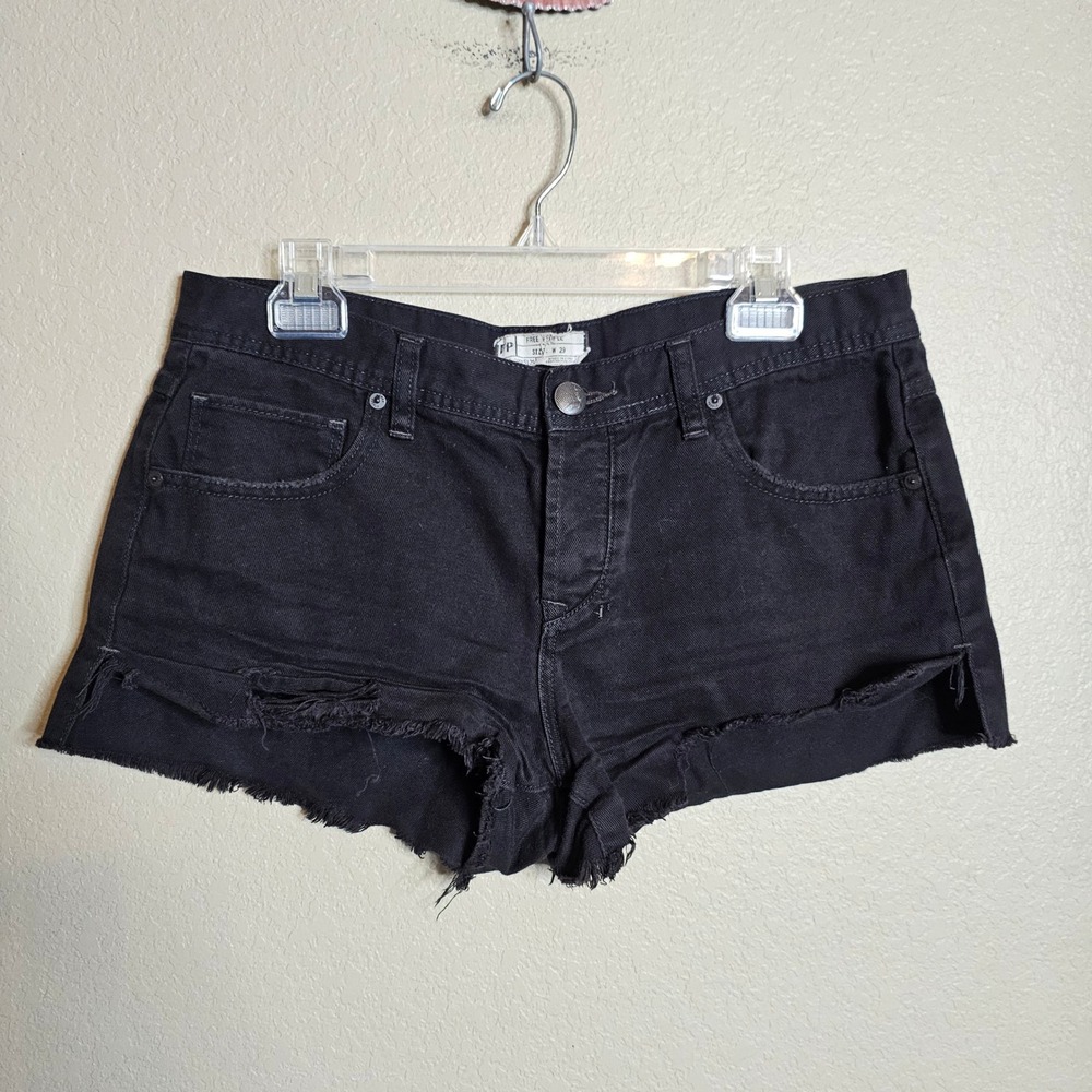 Free People Black Distressed Denim‎ Cutoff Shorts Size 29 Raw Hem Mid Rise